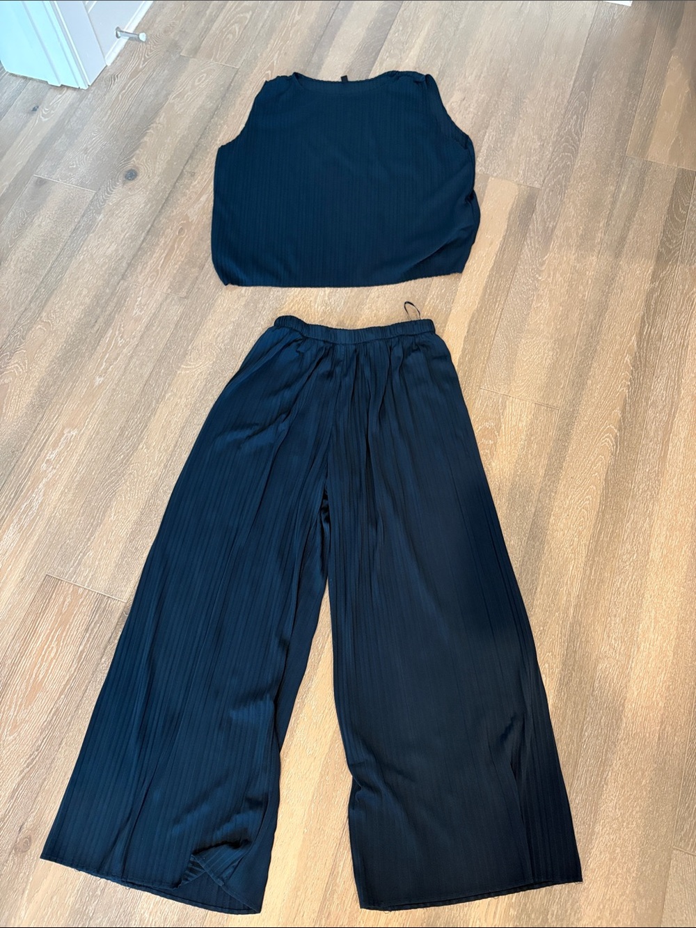 UNIQLO Navy Pleated Wide-Leg Pants & Tank Set